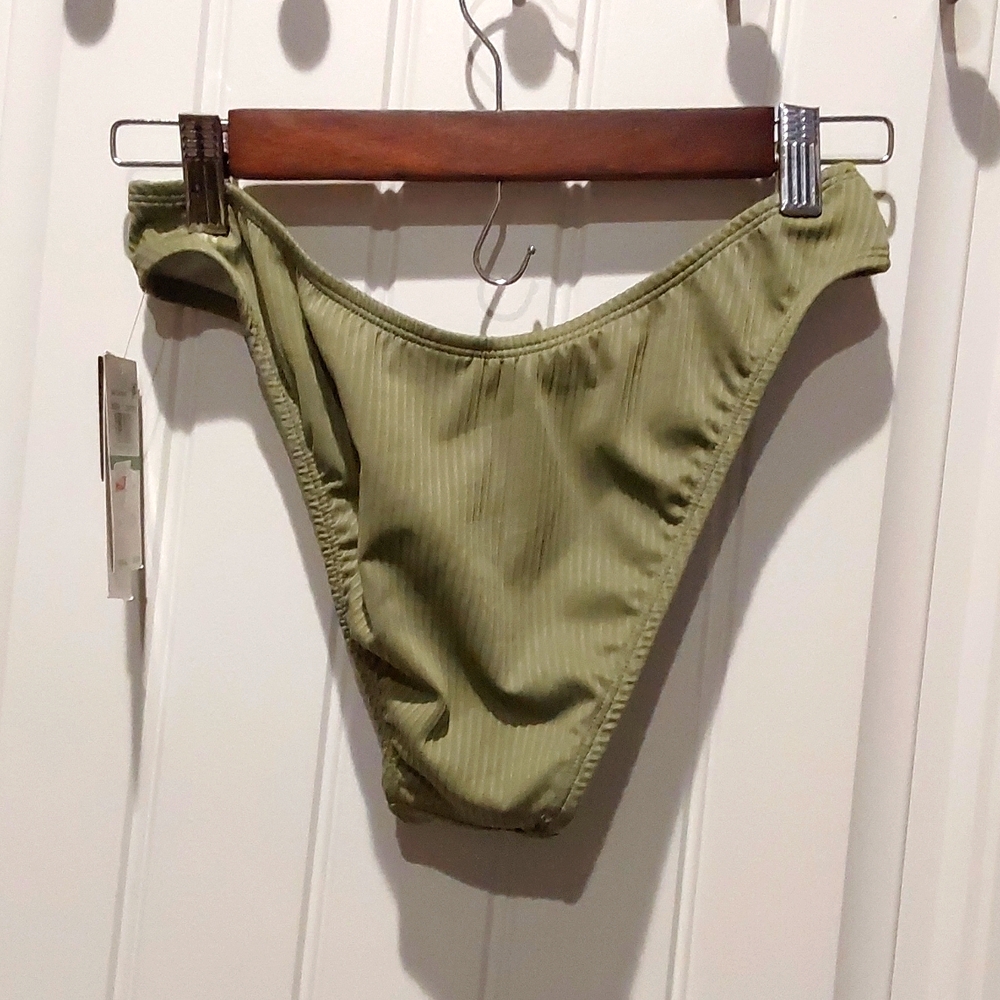 Salt + Cove 2 -piece swimsuit - Picture 6 of 8